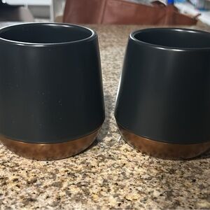 Elegant Black and Brown Mugs